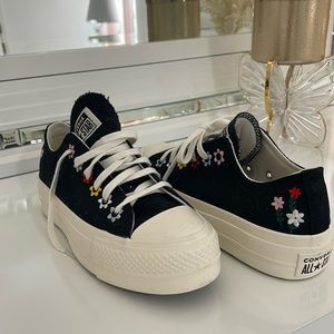 Women converse size 5